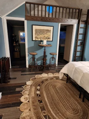 Muskegon Lake View Loft studio/kitchenette - 3-Star