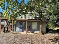 The Funky Little Shack at Grand Rivers - Pet friendly! Wi-fi, smart TV! - 레지던스