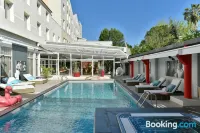 Hôtel Arles Plaza - Pools