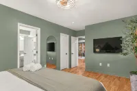 Stylish 6BR in Massanutten w/ Hot Tub, Sauna - バルコニー