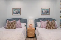 Coral Cottage - New Construction Charming 3-Bed/3-Bath Cottage with Private Pool - 4 stjerner