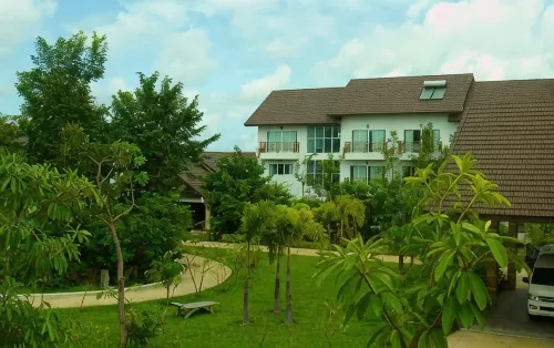 โรงแรมทองเพกา - พร้อมระเบียง
