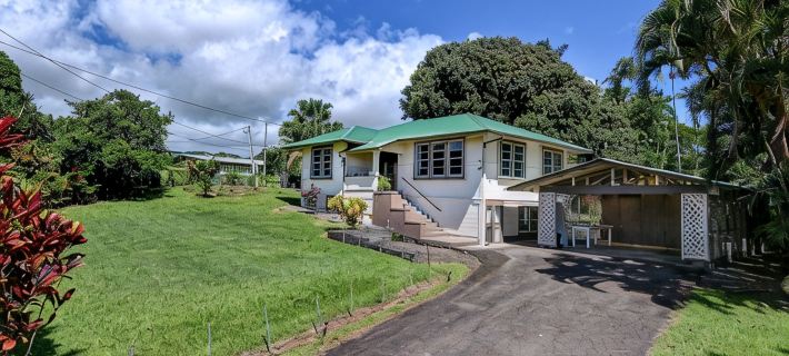 Spacious Historic Estate ~ 5 Min Walk to Hilo & Bay Front Ξενοδοχεία στην πόλη Hilo