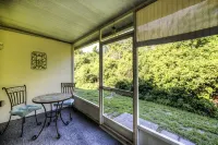 Long Stays Welcome ~ Pet Friendly - balcony