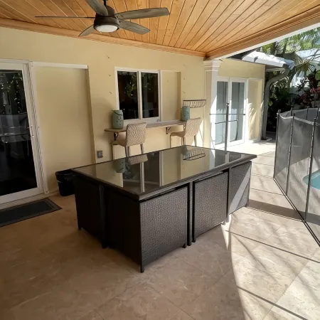 4/3 House with Beautiful Pool/Tropical Paradise/Short Walk to Beach/Restaurants