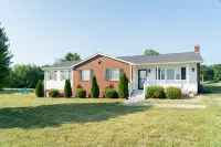 NEW! Farmhouse- Backyard of Shenandoah Nat'l Park - 4-Sterne
