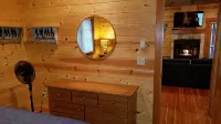 Mckenzie River Cabin at The Log Cabin Inn - Alppimaja
