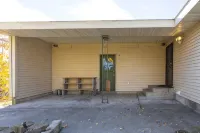 Peaceful and Welcoming 3 bedroom/1.5 bath home conveniently located! - 3つ星