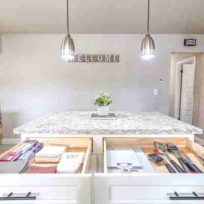 Home near Calistoga w/ heated pool & hot tub Others