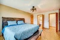 Cody retreat with a view and hot tub - بوتيك