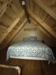 Quaint, secluded cabin with the feel of home. Sleeps 4 with home-like amenities. - Wi-Fi