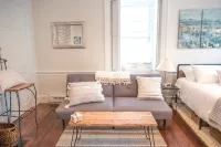 ♥ Historic Studio Minutes to Salem+Beaches Old Town Marblehead Private Parking ♥ - Wifi