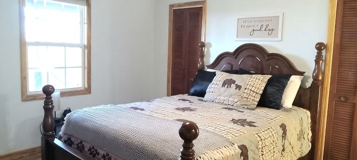 Secluded Magnolia Cabin & Hot Tub Hotels in Searcy County