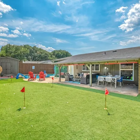 Family & Large Group - Backyard Heaven, Game room, Mini Golf, Private Pool