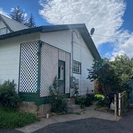 Newly remodeled, Old Town 3 BR, 1.5 Bath Walk Everywhere