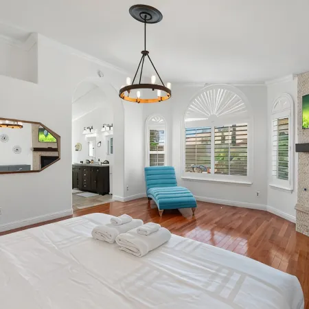 Tranquil Retreat at Ocotillo, 4Bd, 2.5BA, Huge Pool with Heater, and Pool Table.