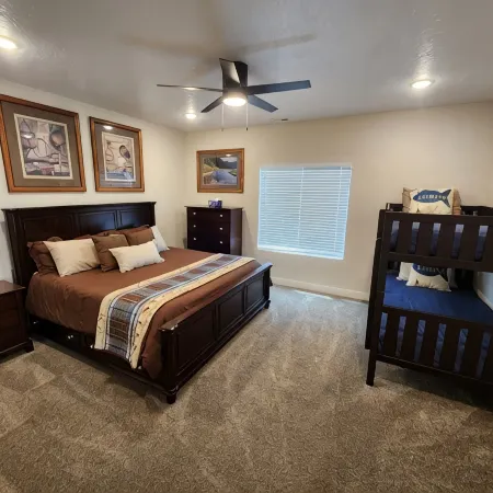 Large House with 3 King Beds 20 minutes from Bryce Canyon