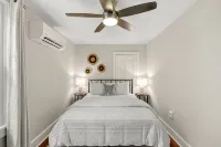 Chic, pets, walk to downtown - Homestays
