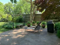 Beautiful Craftsman home near C-Street for you and your pets! - 방갈로