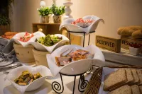 lavilla boutique hotel - breakfast