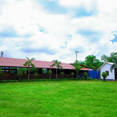 Giri Sarovar Resort