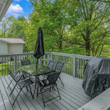 Centrally located, spacious 4 bdrm, on quiet Ct