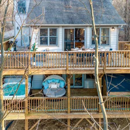 Modern Wintergreen Cabin with Hot Tub, Sauna