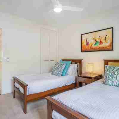 Your Place at Belongil Beach Rooms