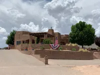Kelly’s Casita with Gated Off Road Parking.  Private, Quiet, Clean, Comfortable. - 3-Star