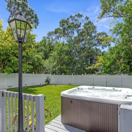 4BR/3BR - Spacious Home 4 Minutes From Beach