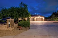 Heated Resort Pool + Hot Tub / Near Stadium - 4-Star