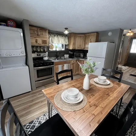 Small private home walking distance to Suny Potsdam/Clarkson!
