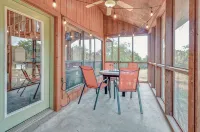 Mata'Zamo Cliffside Cabin, 1000 Acres Hiking Trails, Farm Animals, Family Fun! - 4-Star