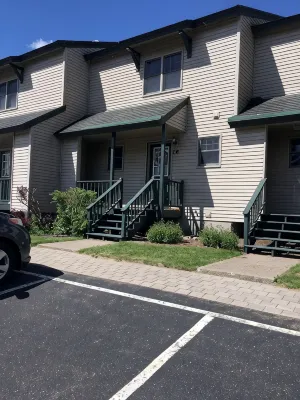 Lake Placid Townhouse, Short Walk to Main Street - 3つ星