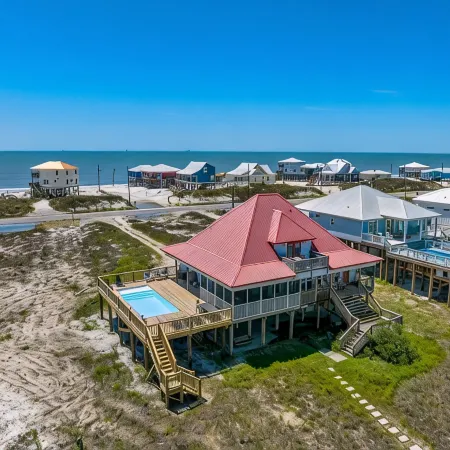 Pool! DOCK! Two Master Bedrooms. Private & public beach access. Sleeps 12