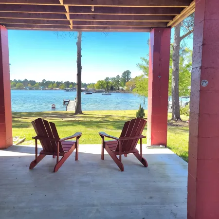 Lake Marion's Big Red House. W/ Dock and Kayaks. Pet Friendly please read policy