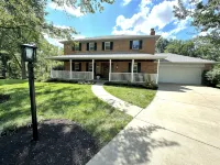 "Stay 'n Play" in Mason - Game Room/ 4 Season Room/ Wooded Private yard/ Firepit - Wifi