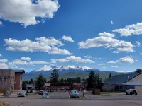 Pikes Peak Views: One Block to Downtown - WiFi