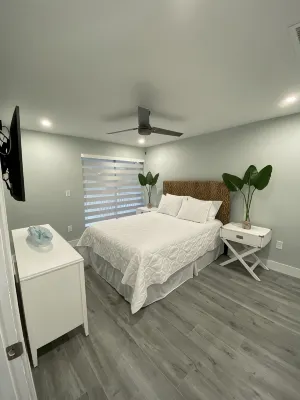 Completely Remodeled 3/3 in the heart of Key Largo (Oceanside) - Holiday bungalows