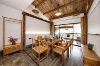 Fenghuang Jinshuian River View Hotel - พร้อมอาหารเช้า