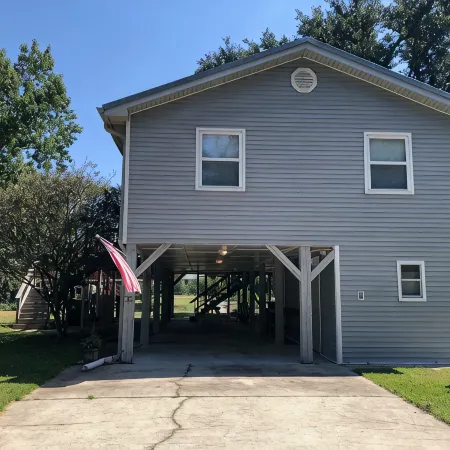 Relaxed Waterfront Home Nestled under a Shady Oak about 2 Miles to Old Town