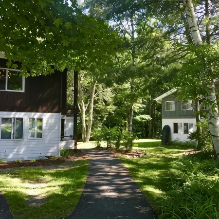Chic, Cozy & Fun, Ski-in Ski-out, Great Location Stowe!