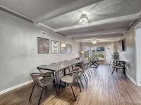 5mins to Kyle Field, 5BR w Private Backyard & Pool - Bungalows