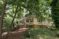 Cedar Crest Inn - Jacuzzi