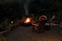 "Cozy, Peaceful Tiny House with Mountain Views, Short Walk from Parking" - Chalets