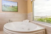 Cambria Hotel Plano - Frisco - Hot Tub