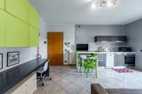 Bergamo Airport Apartment with WiFi & Workspace - 2 stelle