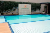Megal Suites Hotel - piscina
