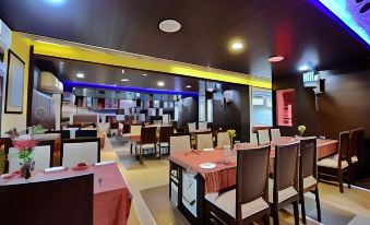 Hotel Durga - Housity