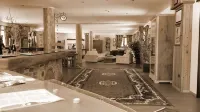 Hotel Boton d'Or & Wellness a la Thuile فنادق في La Thuile